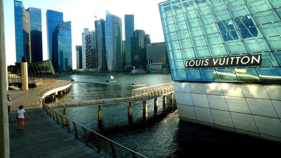 Louis Vuitton outside Marina Bay Sands marina bay 3