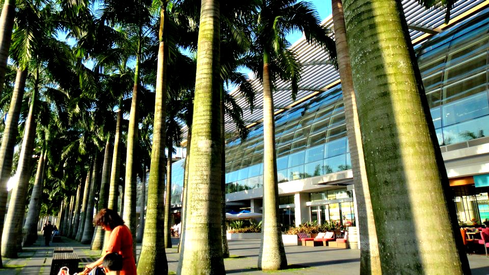 The Shoppes Marina Bay Sands outside marina