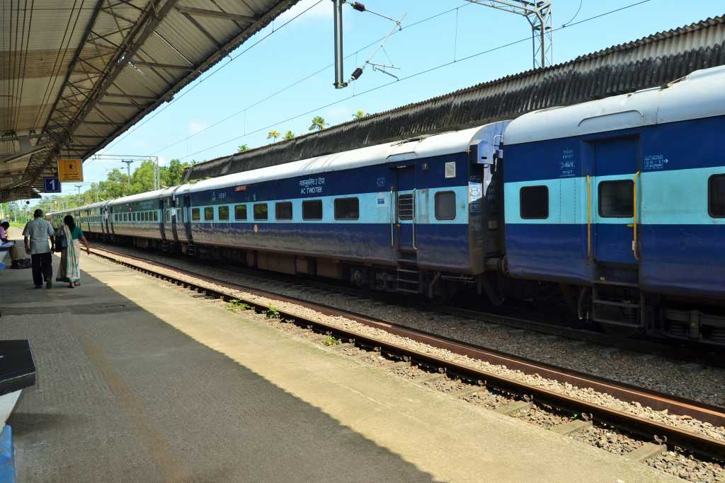 Munnar to Calicut India via train