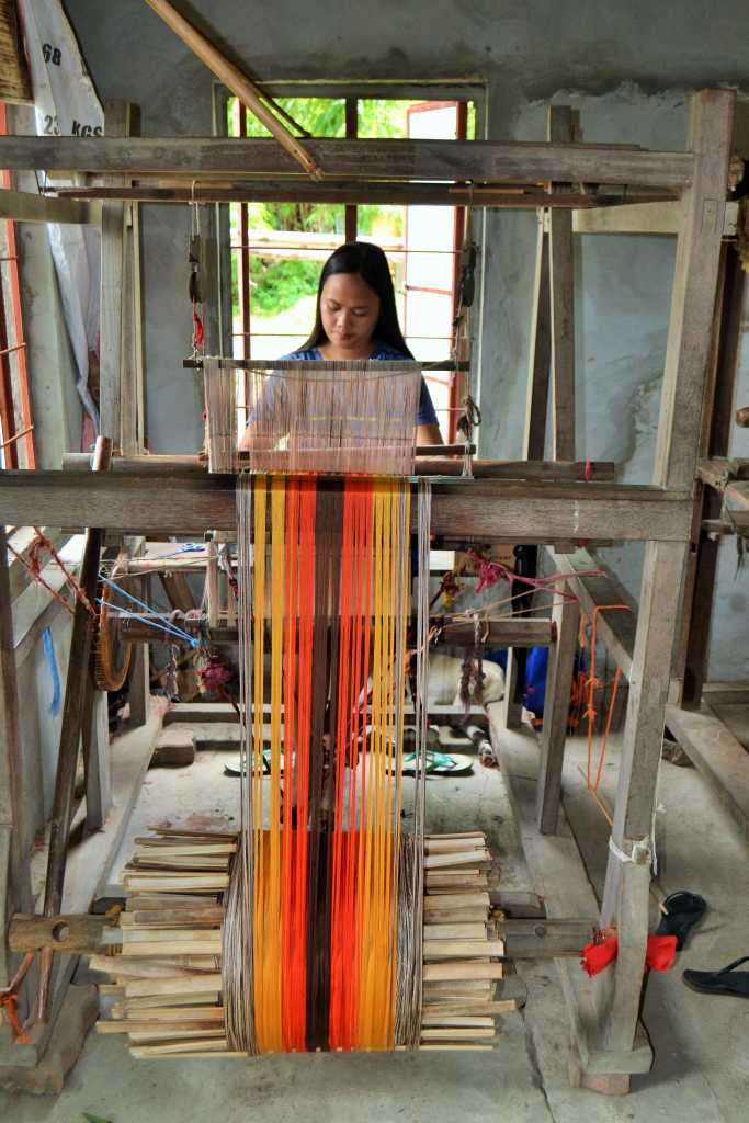 Cristys Loom Weaving showed us the process from thread to finished fabric